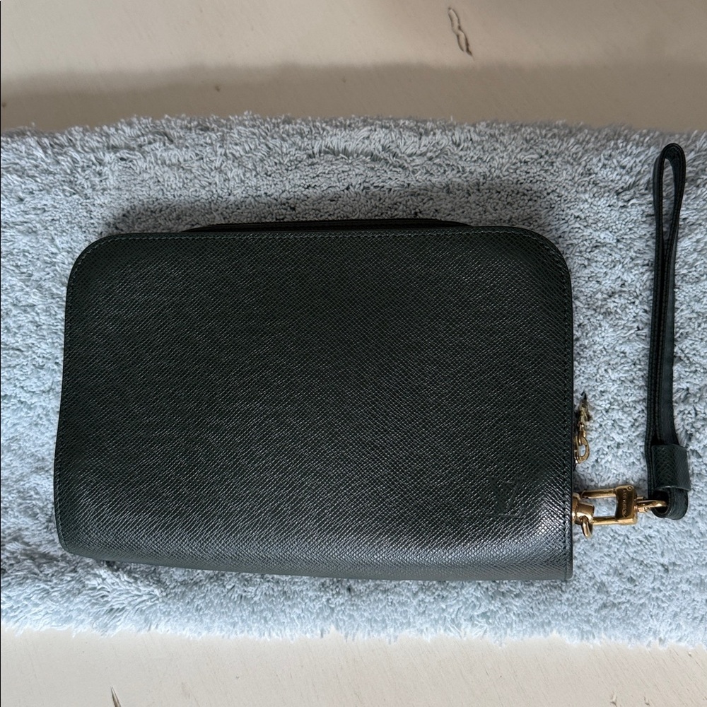 Auth LOUIS VUITTON Baikal Second Taiga Green Leather Clutch Bag France ๐๐๐ - Picture 4 of 16